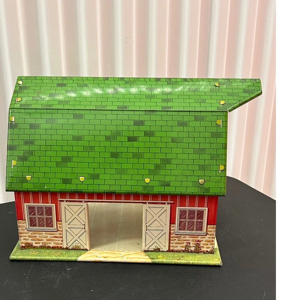 Vintage Ohio Art Lazy-Day Farm Tin Litho Barn with Plastic Animal Figures Set‎